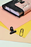 Pince à papier en métal noir, or ou Or rose - Shirley Chiche planner